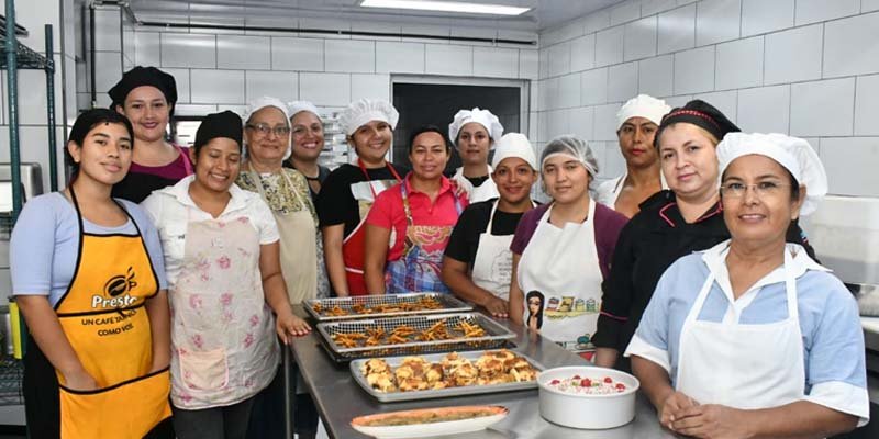 Centro Tecnológico de Hotelería y Turismo Nelly Flor de Pino desarrolla Master Class en rescate de platillos de cuaresma