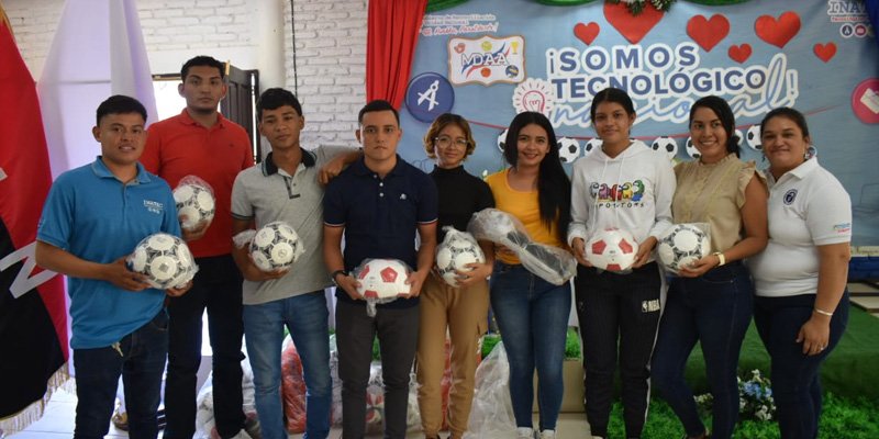 Material deportivo es entregado a los Centros Tecnológicos del departamento de León
