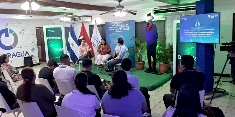 Mesa redonda: Tecnología y una nueva forma de conocer la historia