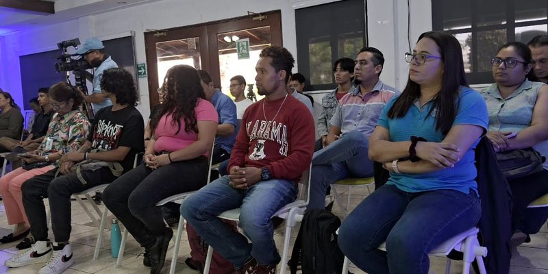 Mesa redonda: Tecnología y una nueva forma de conocer la historia