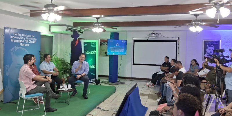 Mesa redonda: Tecnología y una nueva forma de conocer la historia