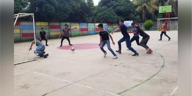Momentos de Recreación sana entre estudiantes técnicos