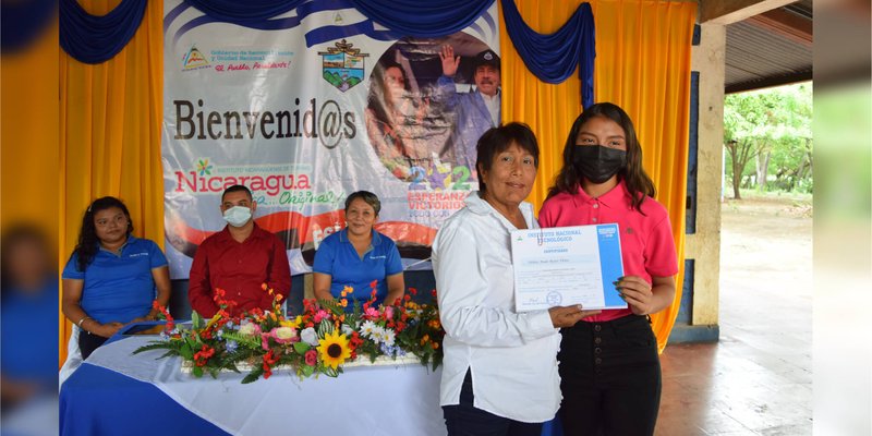 Mujeres de El Tololar, Posoltega se promocionan en Escuelas Municipales de Oficio