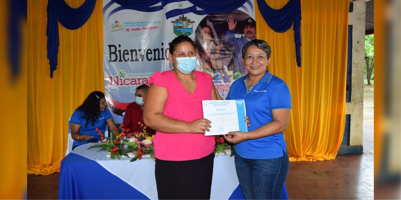 Mujeres de El Tololar, Posoltega se promocionan en Escuelas Municipales de Oficio