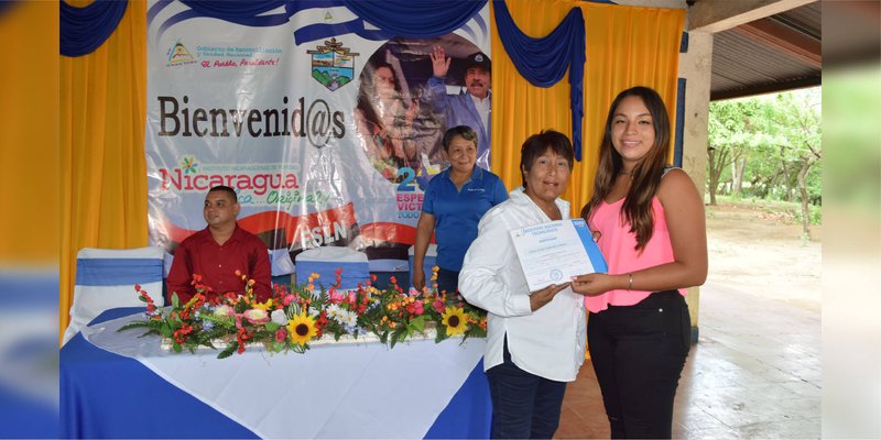 Mujeres de El Tololar, Posoltega se promocionan en Escuelas Municipales de Oficio