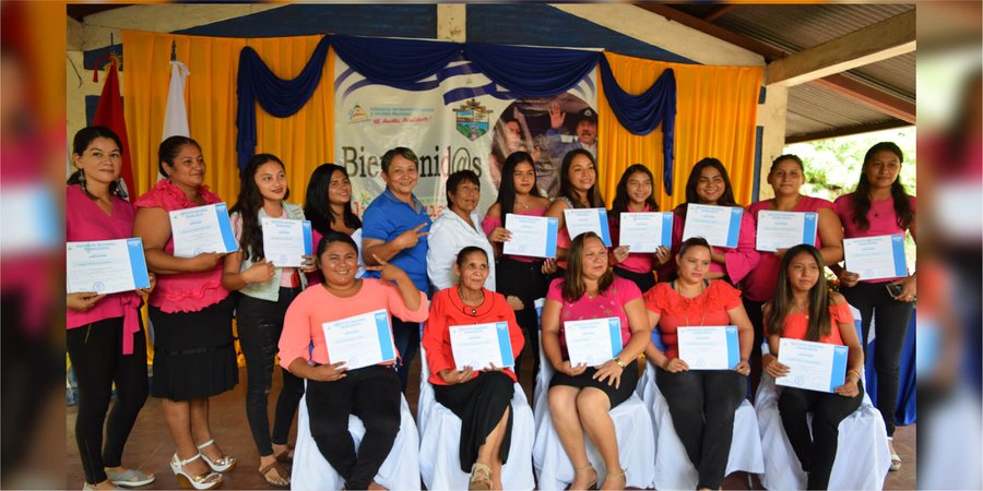 Mujeres de El Tololar, Posoltega se promocionan en Escuelas Municipales de Oficio