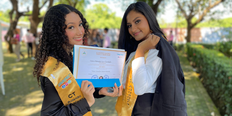 Graduación sector comercio y servicio en Chichigalpa