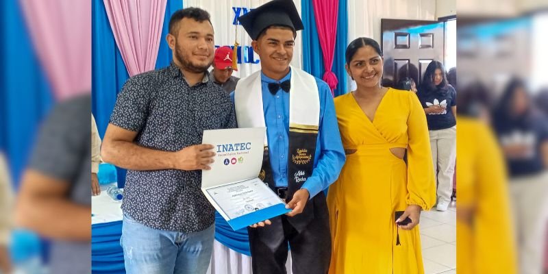 “Centro Tecnológico José Dolores Estrada celebra a 73 protagonistas egresados de carreras técnicas”