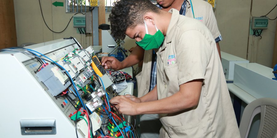 Jóvenes y adultos con mejores oportunidades de estudiar una carrera técnica