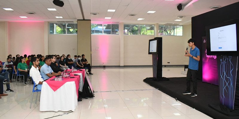 Equipos de Managua inscritos en Hackathon  participan del PitchDecks