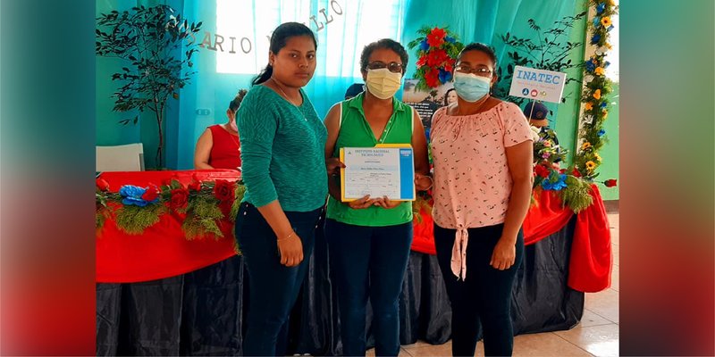 Pobladores de Telpaneca aprovechan las Escuelas Municipales de Oficio