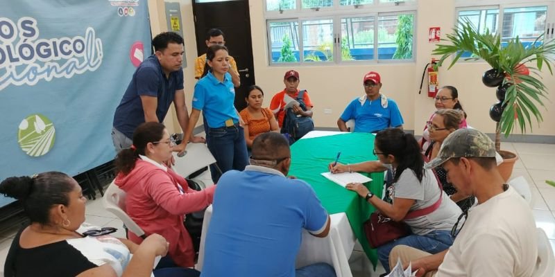 Consultan Estrategia Nacional de Educación a padres y tutores del Centro Tecnológico Juan de Dios Muñoz de León