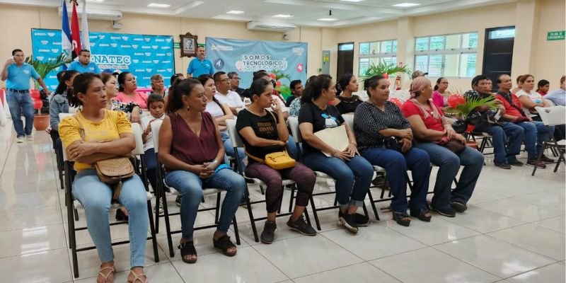 Consultan Estrategia Nacional de Educación a padres y tutores del Centro Tecnológico Juan de Dios Muñoz de León