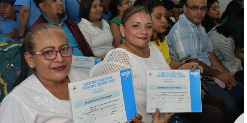 Centro de Capacitación Comandante Carlos celebra su  primer aniversario con un foro y entrega de certificados