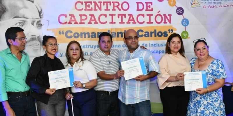 Centro de Capacitación Comandante Carlos celebra su  primer aniversario con un foro y entrega de certificados