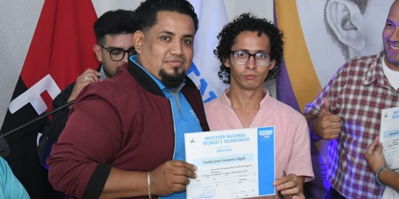 Centro de Capacitación Comandante Carlos celebra su  primer aniversario con un foro y entrega de certificados