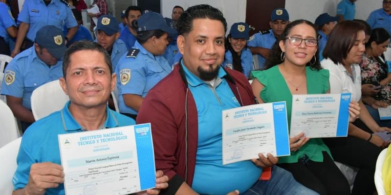 Centro de Capacitación Comandante Carlos celebra su  primer aniversario con un foro y entrega de certificados
