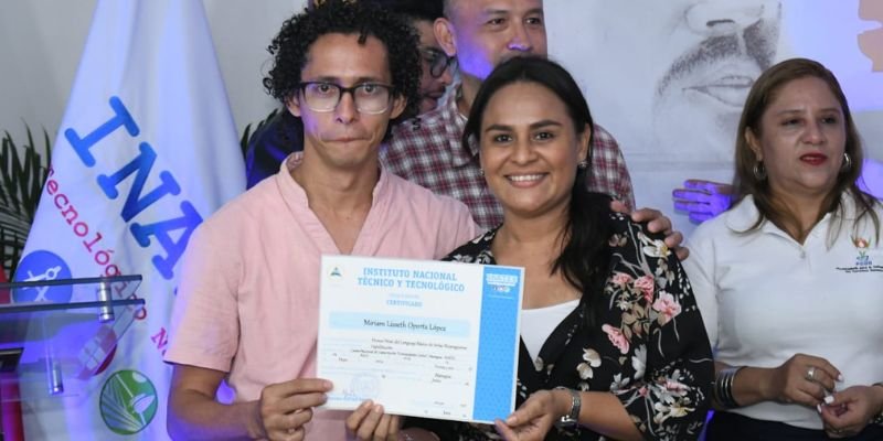 Centro de Capacitación Comandante Carlos celebra su  primer aniversario con un foro y entrega de certificados