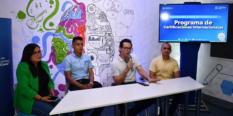 Desarrolla tus habilidades digitales con las becas gratuitas del Programa de Certificaciones Internacionales 2024