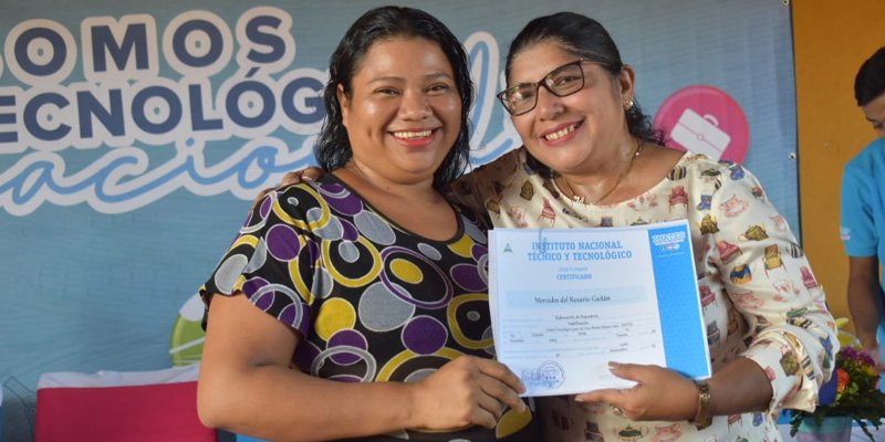 129 Protagonistas Celebraron la Primera Promoción del Programa Luz y Vida en León