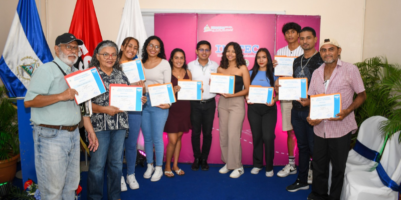 Primera promoción del Centro Tecnológico de Idiomas Juan Carlos Herrera Cuaresma “La Foquita”