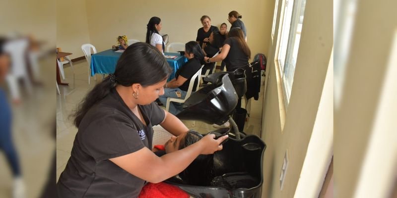 Familias de Tipitapa demuestran talento y prosperidad a través de las Escuelas Municipales de Oficio