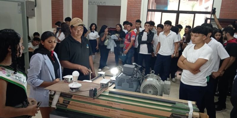 Jóvenes conocen las nuevas instalaciones del Centro Tecnológico Niños Héroes de Matagalpa