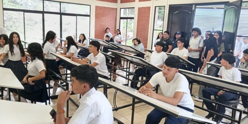 Jóvenes conocen las nuevas instalaciones del Centro Tecnológico Niños Héroes de Matagalpa
