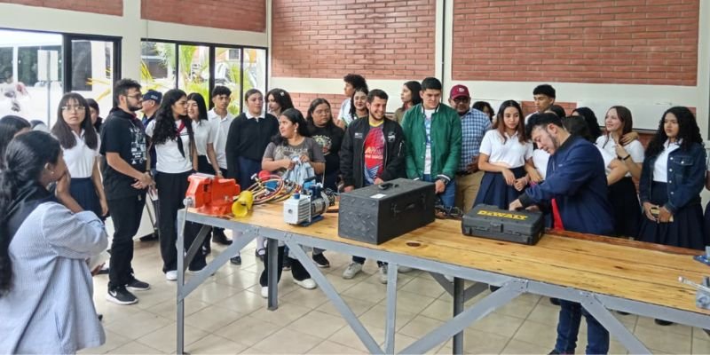 Jóvenes conocen las nuevas instalaciones del Centro Tecnológico Niños Héroes de Matagalpa