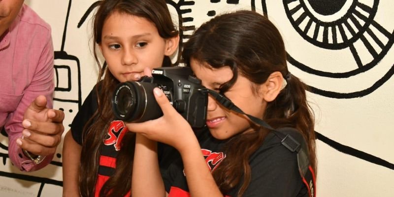 Celebran Segunda Edición de Artes a Puertas Abiertas con los mimados de la Revolución