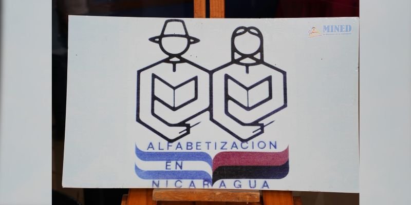 Sistema Educativo Nacional celebra foro en conmemoración del 46 aniversario del Inicio de la Gran Cruzada Nacional de Alfabetización