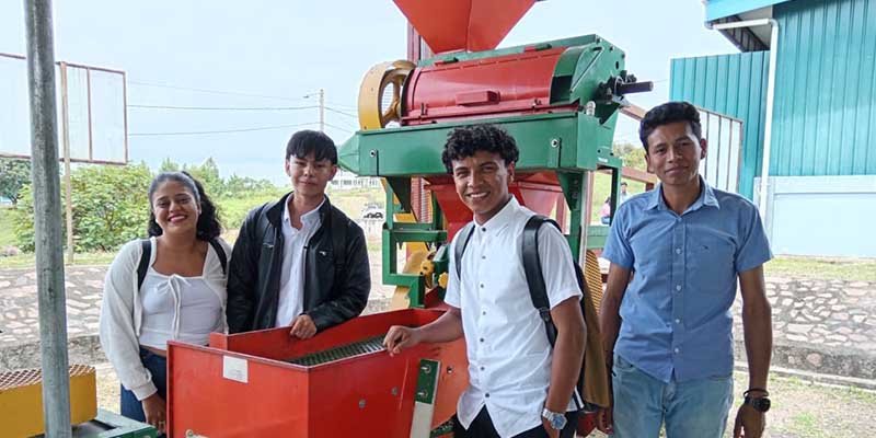 Estudiantes y maestros fortalecen competencias en catación y métodos de elaboración de café