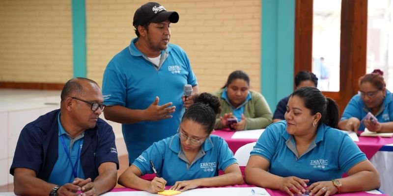 Más de 3,000 Maestros Técnicos participan del Taller de Generación de Ideas Innovadoras en saludo Abril Victorioso