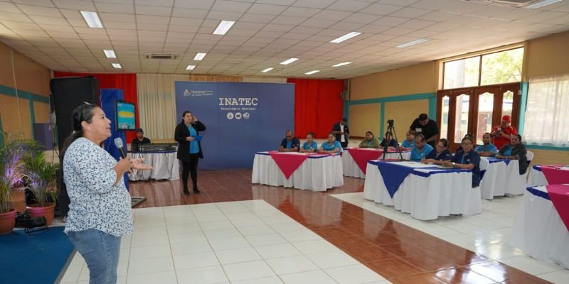 Más de 3,000 Maestros Técnicos participan del Taller de Generación de Ideas Innovadoras en saludo Abril Victorioso