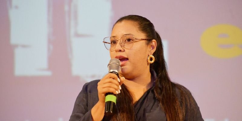 Realizan Teatro y Cantos a la Paz en Celebración de Abril Victorioso