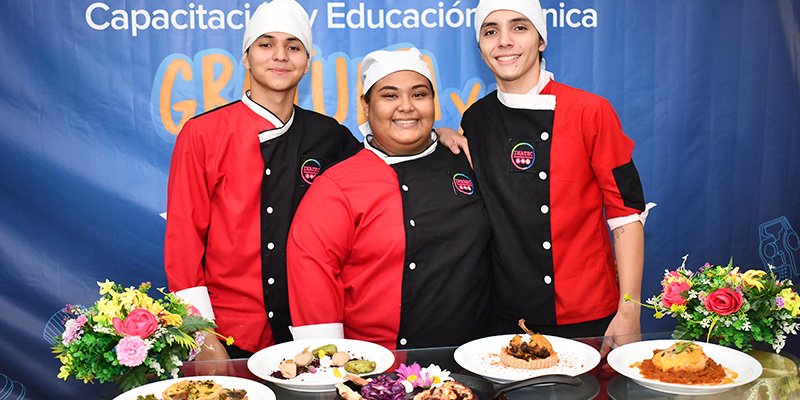 Estudiantes de Hotelería y Turismo  presentan técnicas de Cocina Creativa