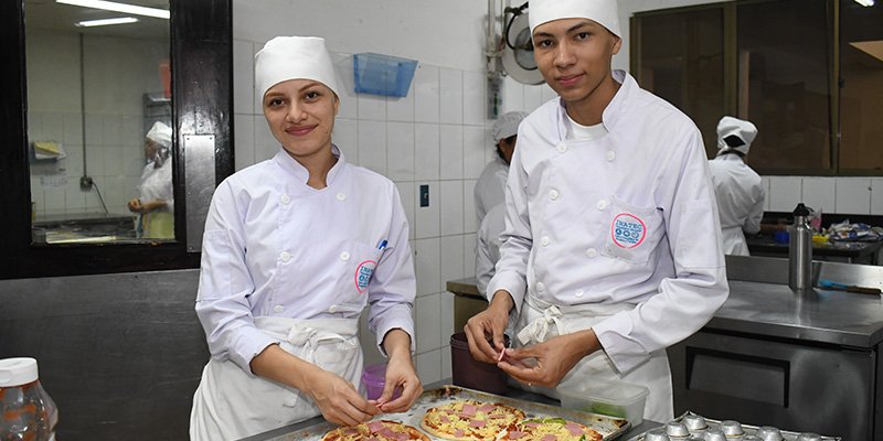 Estudiantes de Hotelería y Turismo  presentan técnicas de Cocina Creativa