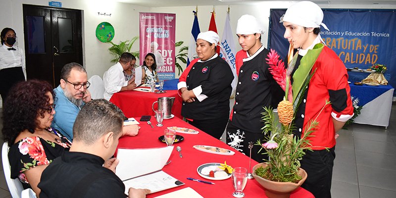 Estudiantes de Hotelería y Turismo  presentan técnicas de Cocina Creativa