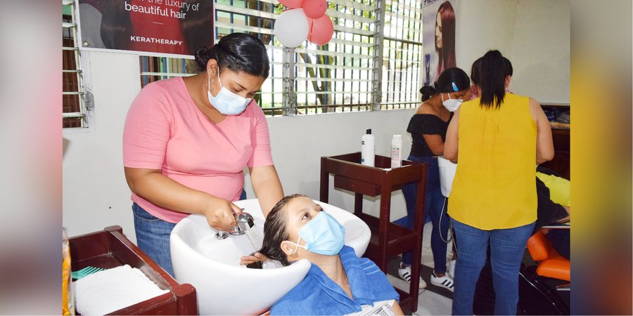 Centro Tecnológico Héroes y Mártires de Villanueva estrena moderna Aula de Belleza