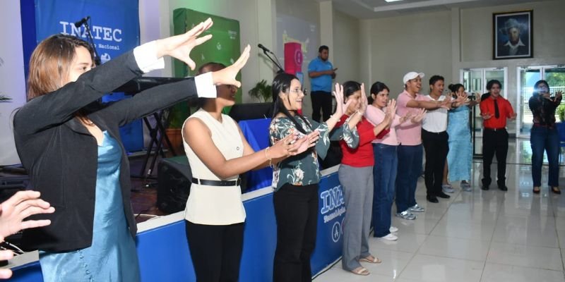 Festival celebra la Paz y el aprendizaje del inglés en la Educación Técnica