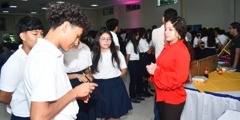 Festival celebra la Paz y el aprendizaje del inglés en la Educación Técnica