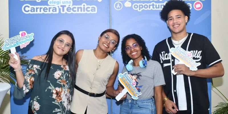 Festival celebra la Paz y el aprendizaje del inglés en la Educación Técnica
