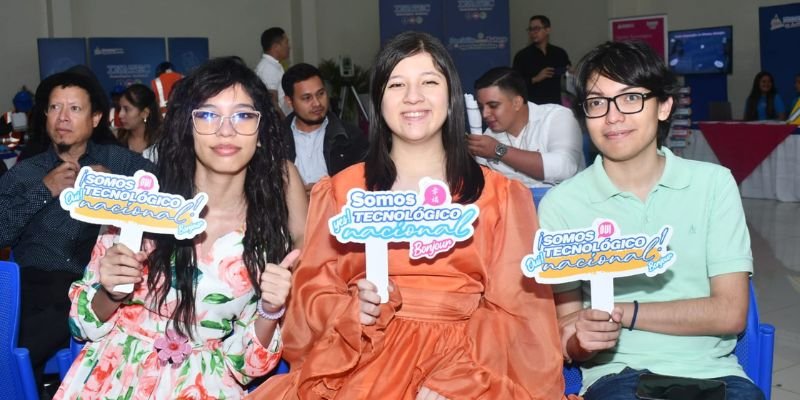 Festival celebra la Paz y el aprendizaje del inglés en la Educación Técnica