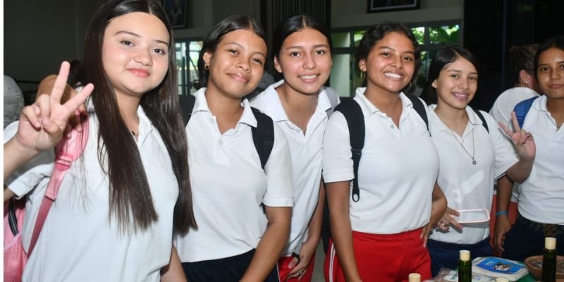 Festival celebra la Paz y el aprendizaje del inglés en la Educación Técnica