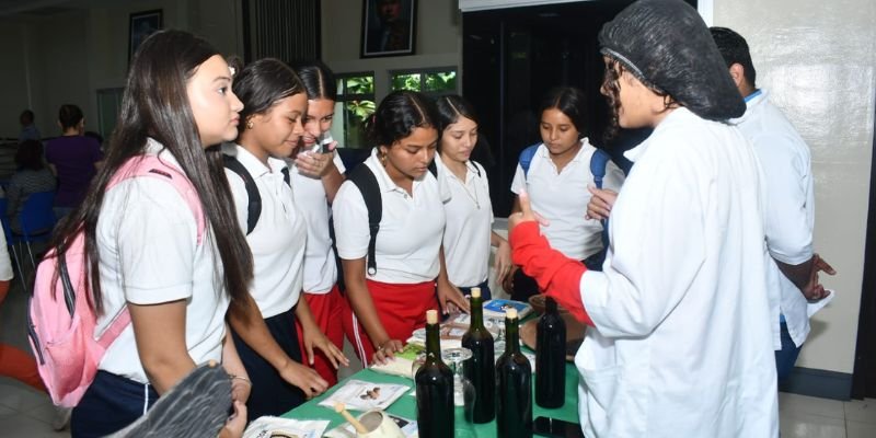 Festival celebra la Paz y el aprendizaje del inglés en la Educación Técnica