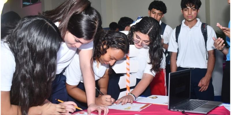 Festival celebra la Paz y el aprendizaje del inglés en la Educación Técnica