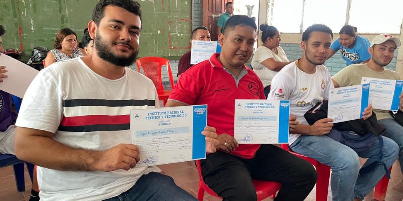 jovenes, certificado, entrega, titulos