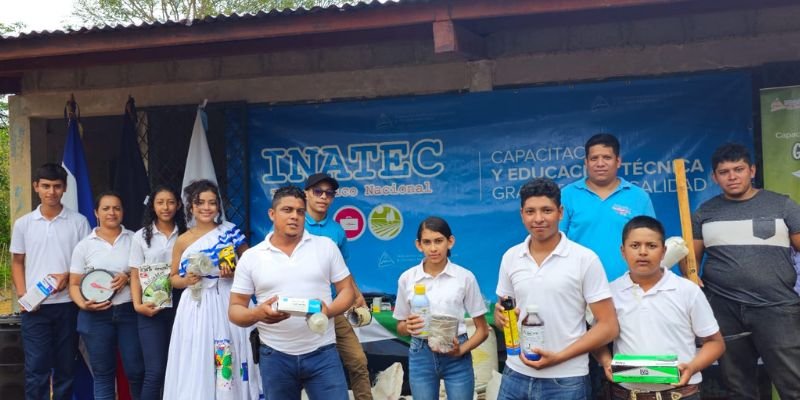 Estudiantes de secundaria a distancia se empoderan con el  Programa Vocación Productiva